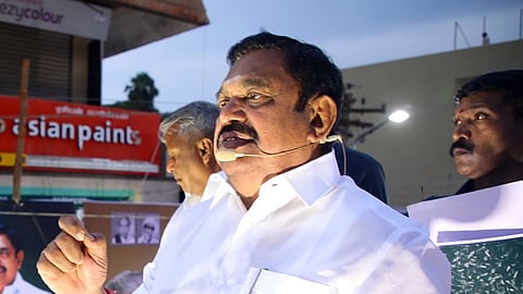 அதிமுக பொதுச் செயலா் எடப்பாடி கே.பழனிசாமி