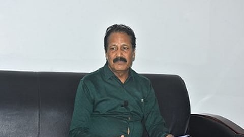 செய்தியாளா்களுக்குப் பேட்டியளித்த மருத்துவா் க.கிருஷ்ணசாமி