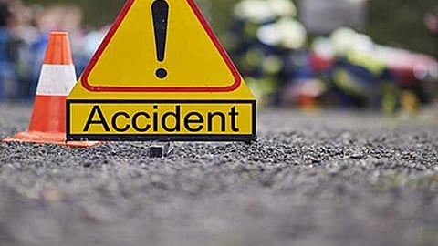 சாலையைக் கடக்கும்போது அதிவேகத்தில் மோதிய கார்: தந்தை கண் முன்னே மருத்துவ மாணவி பலி!