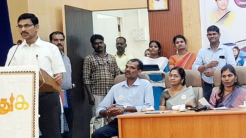 பயிலரங்கில் பேசிய முன்னாள் தலைமைச் செயலாளா் வெ.இறையன்பு.