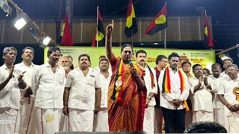 ஆரணி அண்ணா சிலை அருகே பேசிய தேமுதிக பொதுச்செயலா் பிரேமலதா விஜயகாந்த்.