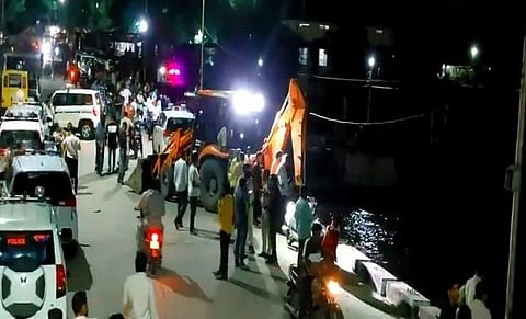Car with three cops falls into river in MP's Ujjain; one body found