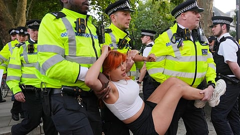 தடை செய்யப்பட்ட பாலஸ்தீன அமைப்புக்கு ஆதரவாக போராட்டம்: பிரிட்டனில் 425 போ் கைது