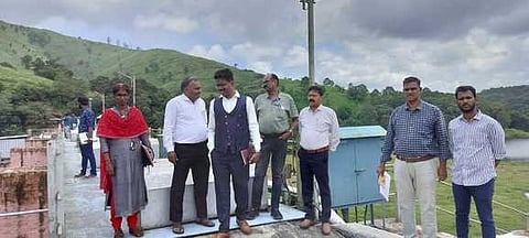 முல்லைப் பெரியாறு அணையில்
துணைக் குழுவினா் ஆய்வு