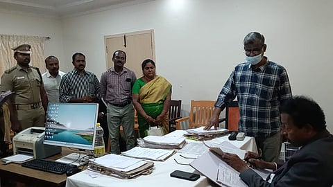 வனத்துறை அலுவலகத்துக்கு ஒரு நீதி, மக்களுக்கு ஒரு நீதியா? மாநில மனித உரிமை ஆணையம்