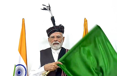 புதிய ரயில் பாதையைத் தொடங்கிவைத்த மோடி.