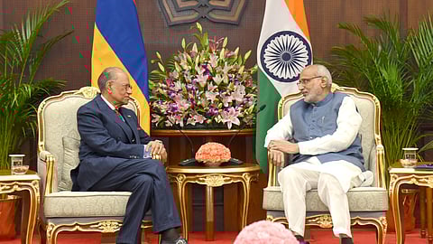 குடியரசு துணைத் தலைவர் சி.பி. ராதாகிருஷ்ணனுடன் மோரீஷஸ் பிரதமர் நவீன் ராம்கூலம்