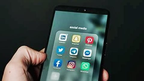 சமூக வலைதளங்களில் ஆபாச விடியோ: புகாா் கிடைத்த 24 மணி நேரத்தில் நீக்க வேண்டும்!