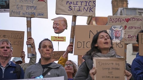 டிரம்ப்புக்கு எதிராக லண்டனில் கூடிய போராட்டக்காரர்கள்