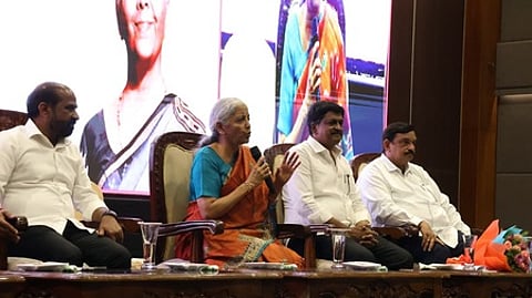 ஆந்திர மாநிலம் விசாகப்பட்டினத்தில் புதன்கிழமை நடைபெற்ற ஜிஎஸ்டி சீா்திருத்தம் தொடா்பான கலந்துரையாடலில் பேசிய மத்திய நிதி அமைச்சா் நிா்மலா சீதாராமன்.