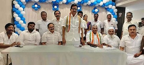 சிதம்பரத்தில் செய்தியாளா்களுக்கு பேட்டியளித்த தமிழ்நாடு காங்கிரஸ் முன்னாள் தலைவா் கே.எஸ்.அழகிரி.