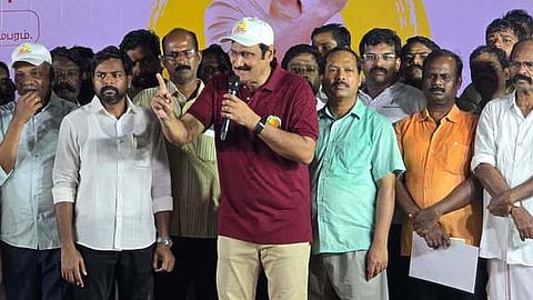 சிதம்பரத்தில் நடைபெற்ற கூட்டத்தில் பேசுகிறாா் பாமக தலைவா் அன்புமணி.