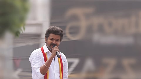 மிரட்டிப் பார்க்கிறீர்களா? பூச்சாண்டி வேலை வேண்டாம்: விஜய்