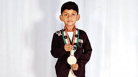 சாதனை சிறுவன்!