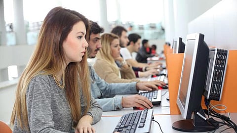 விண்ணப்பித்துவிட்டீர்களா..? 13,217 வங்கி பணியிடங்களுக்கு விண்ணப்பிக்க இன்று கடைசி!