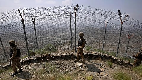 ஆபரேஷன் சிந்தூா் எதிரொலி:
ஆப்கன் எல்லைக்கு இடம்பெயா்ந்த பாகிஸ்தான் பயங்கரவாதிகள்!