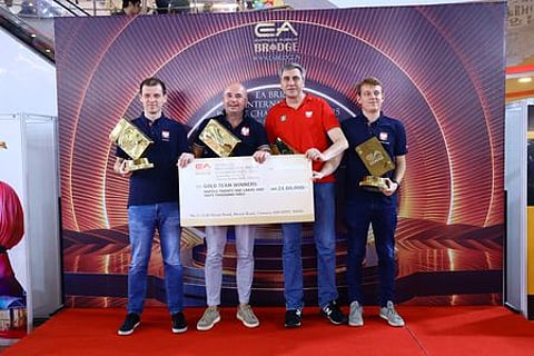 சாம்பியன் பட்டம் வென்றவா்கள்.