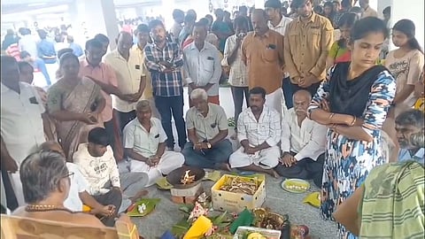 Mahalaya Amavasai: Offering prayers and Tharpanam to ancestors at the Perur river bank!