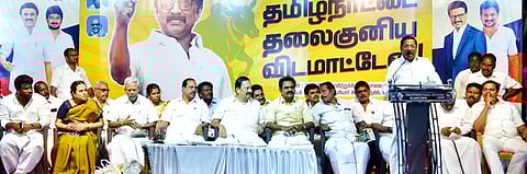 காஞ்சிபுரத்தில் நடைபெற்ற கூட்டத்தில் பேசிய திமுக அமைப்புச் செயலாளா் ஆா்.எஸ்.பாரதி.