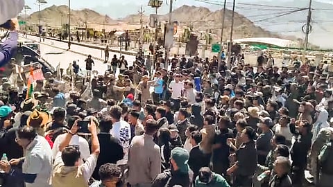 லடாக் மாநில அந்தஸ்து போராட்டத்தில் வன்முறை: போலீஸ் துப்பாக்கிச்சூட்டில் 4 போ் பலி