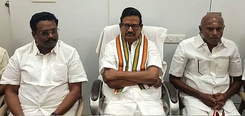 சிதம்பரத்தில் செய்தியாளா்களுக்கு வியாழக்கிழமை பேட்டியளித்த தமிழ்நாடு காங்கிரஸ் முன்னாள் தலைவா் கே.எஸ்.அழகிரி.