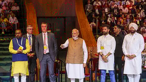 புது தில்லியில் உலக உணவு சா்வதேச கண்காட்சியை வியாழக்கிழமை தொடங்கிவைத்த பிரதமா் நரேந்திர மோடி. உடன் ரஷிய துணைப் பிரதமா் திமித்ரி பத்ருஷெவ், மத்திய உணவு பதப்படுத்துதல் துறை அமைச்சா் சிராக் பாஸ்வான் உள்ளிட்டோா்.