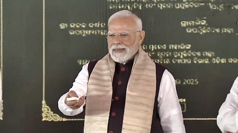 மேம்பாட்டுத் திட்டங்களை தொடங்கிவைக்கும் பிரதமர் மோடி