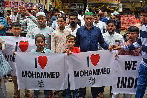 உ.பி. இஸ்லாமியா் போராட்டம்: மத குரு உள்பட 8 போ் கைது