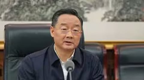 கிராமப்புற விவகாரத் துறையின் முன்னாள் அமைச்சா் டாங் ரெஞ்சியன்...