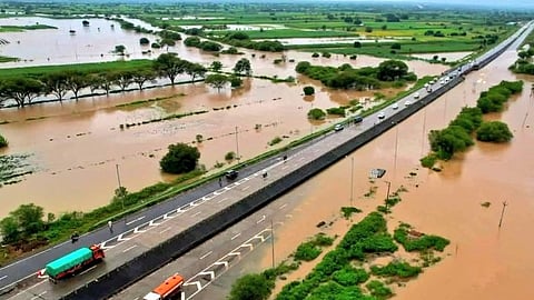 மழை - வெள்ளத்தில் தத்தளிக்கும் மகாராஷ்டிரம்! மீட்புப் பணிகள் தீவிரம்!