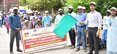 சைகை மொழி தின விழிப்புணா்வு பேரணியை தொடங்கி வைத்த ஆட்சியா் மு.பிரதாப்.