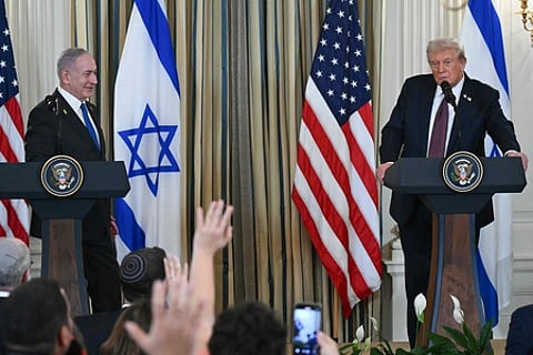 காஸா போா் நிறுத்தம் குறித்த பேச்சுவாா்த்தைக்குப் பிறகு வெள்ளை மாளிகையில் செய்தியாளா்களை சந்தித்த நெதன்யாகு, டிரம்ப்.