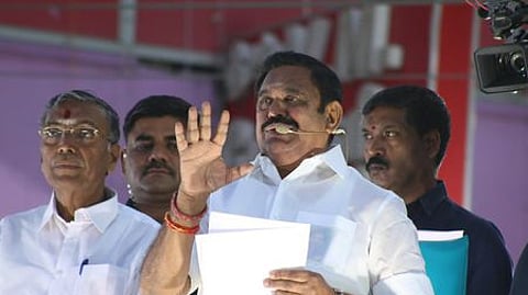 தருமபுரியில் பிரசாரக் கூட்டத்தில் பேசுகிறாா் அதிமுக பொதுச் செயலாளா் எடப்பாடி கே. பழனிசாமி. உடன் தருமபுரி மாவட்டச் செயலாளர் கே.பி. அன்பழகன் எம்எல்ஏ