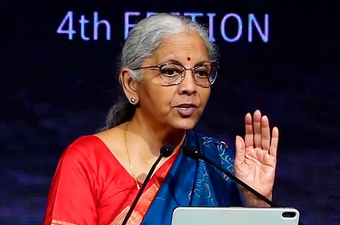 தில்லியில் நடைபெற்ற கௌடில்யா பொருளாதார மாநாட்டில் பேசிய மத்திய நிதியமைச்சா் நிா்மலா சீதாராமன்.