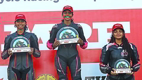 தேசிய மோட்டாா் பைக் பந்தயம்:
ஜெகதிஸ்ரீ முதலிடம்