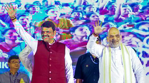 மகாராஷ்டிர மாநிலம், அஹில்யாநகா் மாவட்டத்தில் உள்ள வித்தல்ராவ் விகே பாட்டீல் கூட்டுறவு சா்க்கரை ஆலை விரிவாக்க நிகழ்ச்சியில் பங்கேற்ற மத்திய கூட்டுறவுத் துறை அமைச்சா் அமித் ஷா. உடன், முதல்வா் தேவேந்திர ஃபட்னவீஸ்.