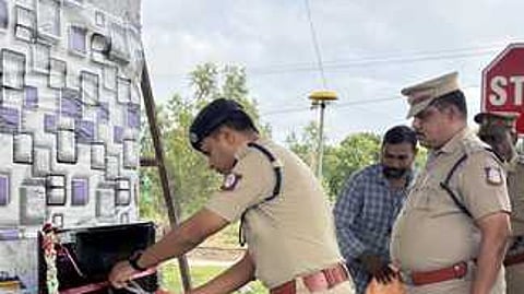 ஜெயங்கொண்டம் அருகே கழுவந்தோண்டி இணைப்புச் சாலையில் கண்காணிப்புக் கேமிராக்களை இயக்கி வைத்த மாவட்டக் காவல் கண்காணிப்பாளா் விஷ்வேஷ் பா. சாஸ்த்ரி