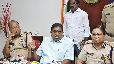 செய்தியாளா்களுக்கு பேட்டியளித்த உள்துறை அமைச்சா் ஆ.நமச்சிவாயம்