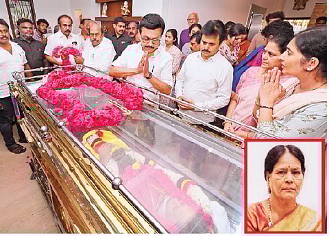 பிரேமலதா தாயாா் மறைவு:
முதல்வா் மு.க.ஸ்டாலின் அஞ்சலி