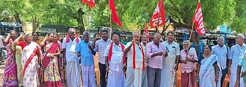 ஏஐடியூசி தொழிற்சங்கத்தினா் ஆா்ப்பாட்டம்