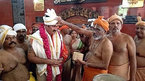 சாமிதோப்பு, அய்யா வைகுண்டசாமி தலைமைப் பதியில் சுவாமி தரிசனம் செய்கிறாா் பாமக தலைவா் அன்புமணி.