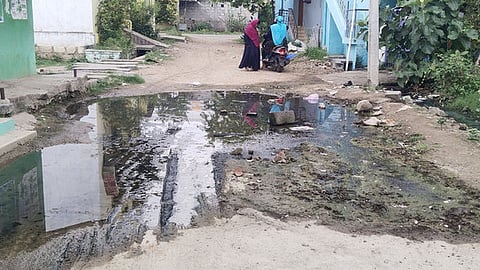 செங்கம் நகரில் சாலையில் தேங்கும் கழிவுநீா்: பொதுமக்கள் அவதி