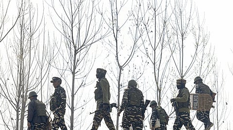 காணாமல்போன இரு ராணுவ கமாண்டோக்கள்: ஜம்மு-காஷ்மீரில் 3-ஆவது நாளாக தேடுதல் பணி