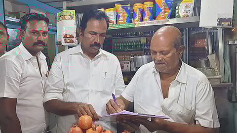 கோவில்பட்டியில் காங்கிரஸாா் கையொப்ப இயக்கம்