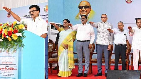 கோவை அரசு கலைக் கல்லூரியில் ‘நான் உயிா் காவலன்’ என்ற சாலைப் பாதுகாப்பு விழிப்புணா்வு நிகழ்ச்சியில் பங்கேற்று உறுதிமொழி ஏற்ற முதல்வா் மு.க.ஸ்டாலின். உயிா் அமைப்பு நிா்வாகிகள் உள்ளிட்டோா்.