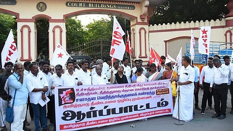 தீண்டாமை ஒழிப்பு முன்னணியினா் ஆா்ப்பாட்டம்