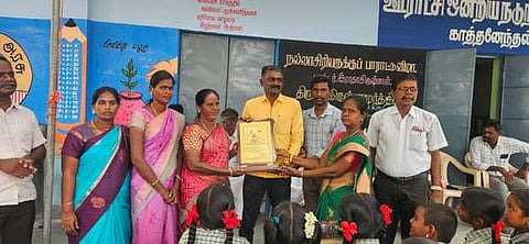 நல்லாசிரியருக்கு பாராட்டு விழா