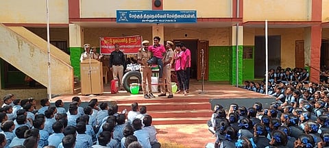 தீயணைப்புத் துறையினா்
ஒத்திகைப் பயிற்சி