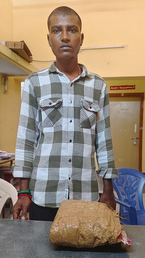 கஞ்சா விற்பனை: இளைஞா் கைது