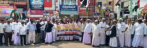 10சிஎம்பி2: படவிளக்கம்-
சிதம்பரத்தில் கண்டன ஆா்ப்பாட்டத்தில் அனைத்து பள்ளிவாசல் கூட்டமைப்பினா்